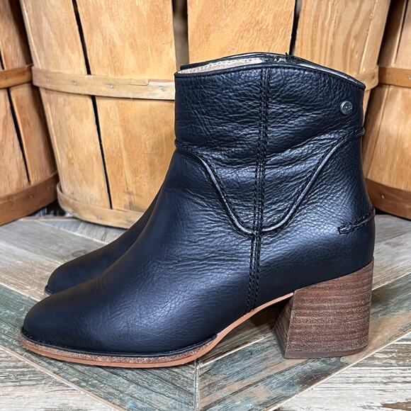 UGG Annie Black Full Grain Leather 1095061 Zip-Up Ankle Boots Womens Size 6.5 - Picture 2 of 12